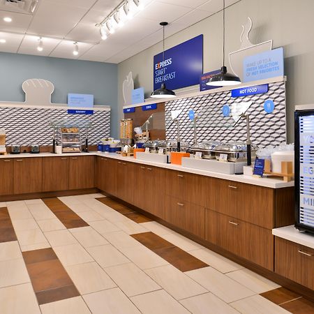 Holiday Inn Express & Suites - Ruskin By Ihg Exterior photo