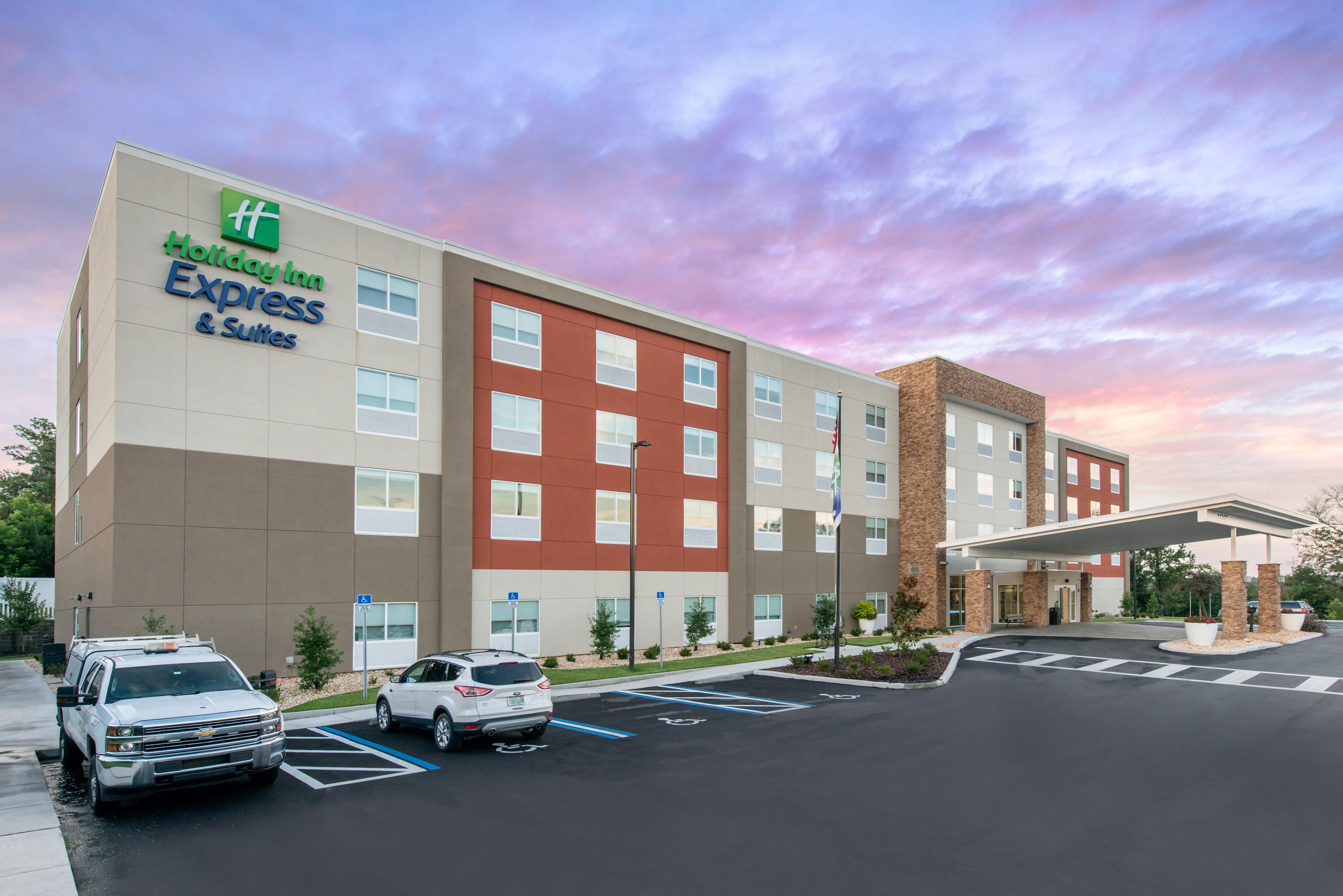 Holiday Inn Express & Suites - Ruskin By Ihg Exterior photo
