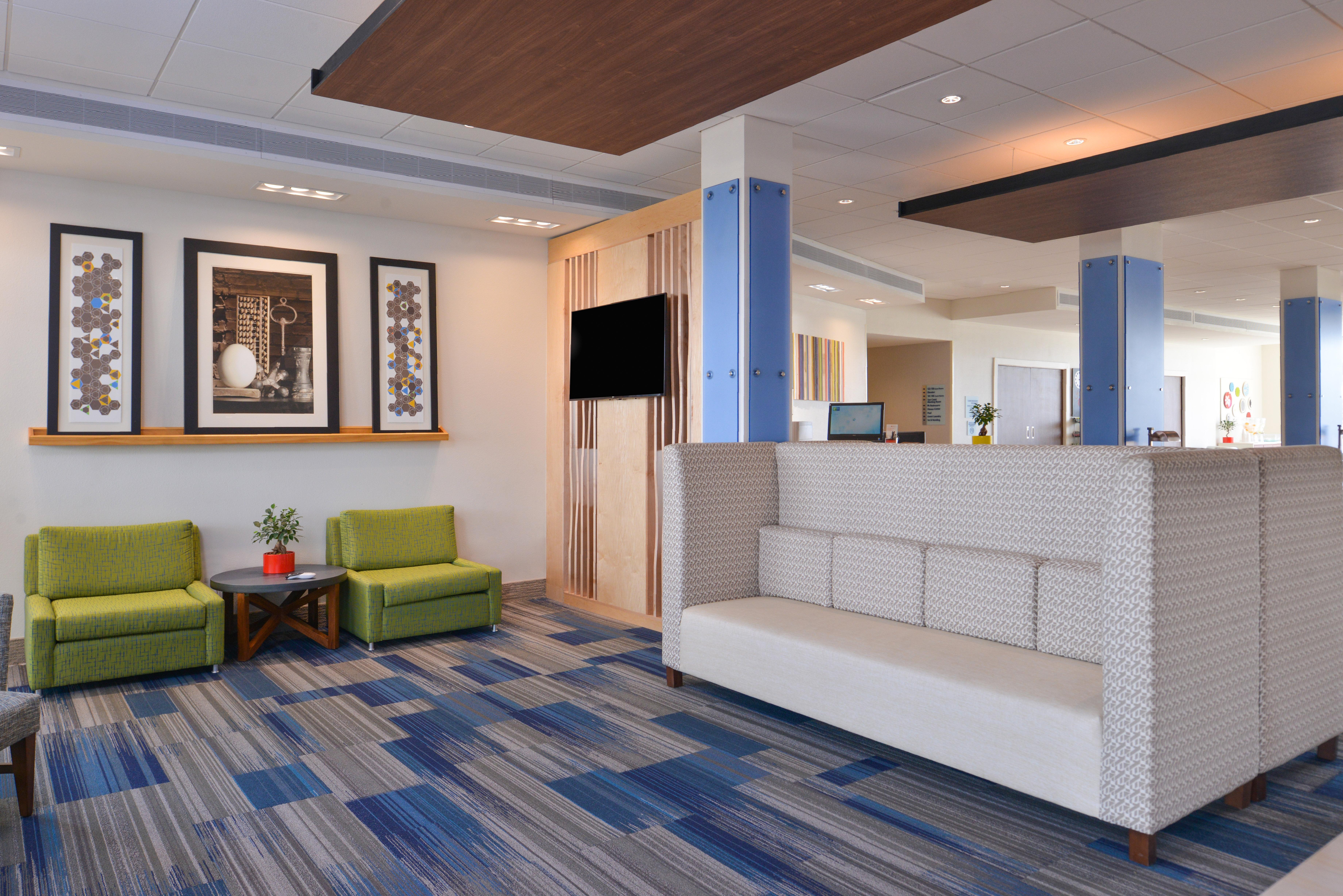Holiday Inn Express & Suites - Ruskin By Ihg Exterior photo