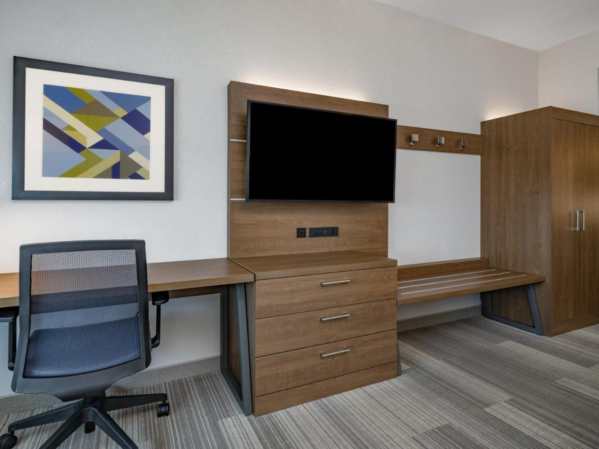 Holiday Inn Express & Suites - Ruskin By Ihg Exterior photo