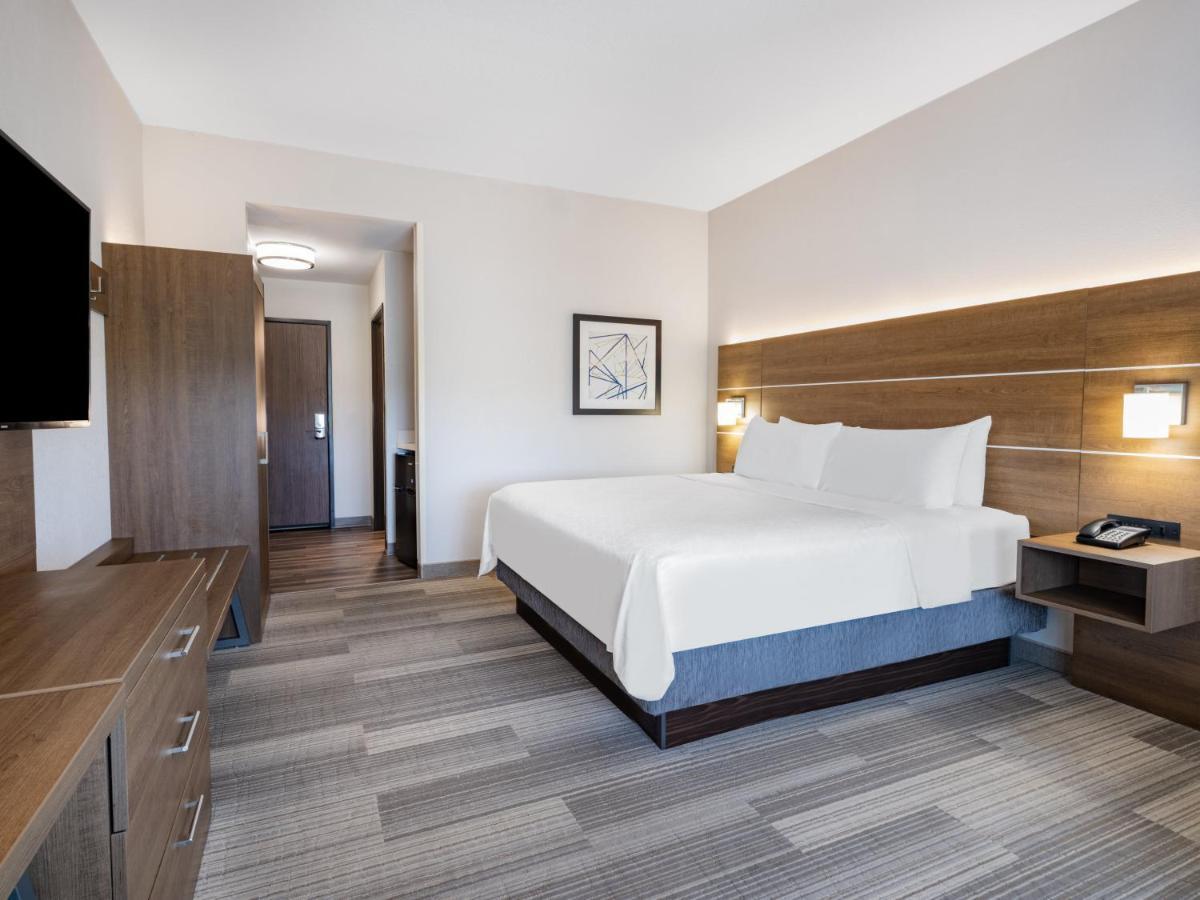 Holiday Inn Express & Suites - Ruskin By Ihg Exterior photo