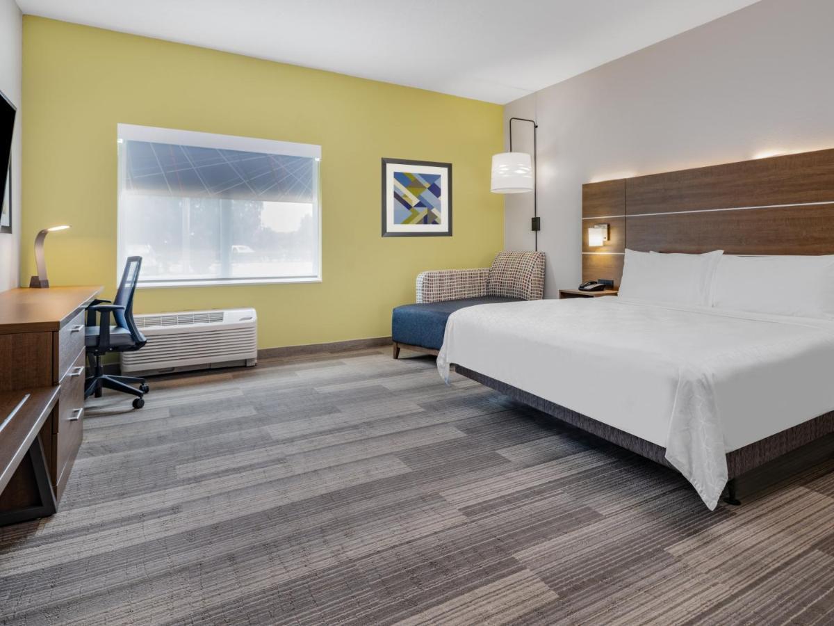 Holiday Inn Express & Suites - Ruskin By Ihg Exterior photo