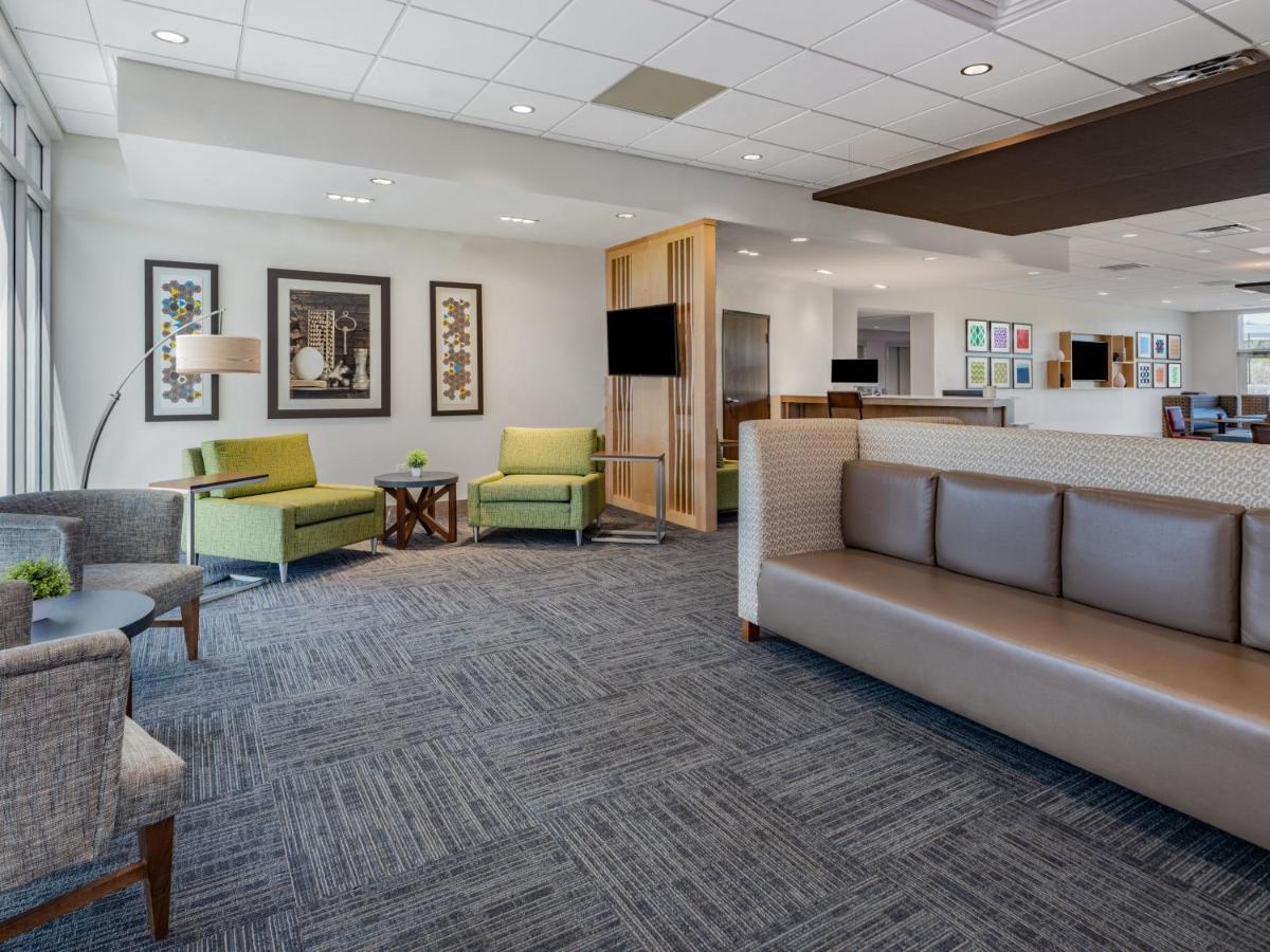 Holiday Inn Express & Suites - Ruskin By Ihg Exterior photo