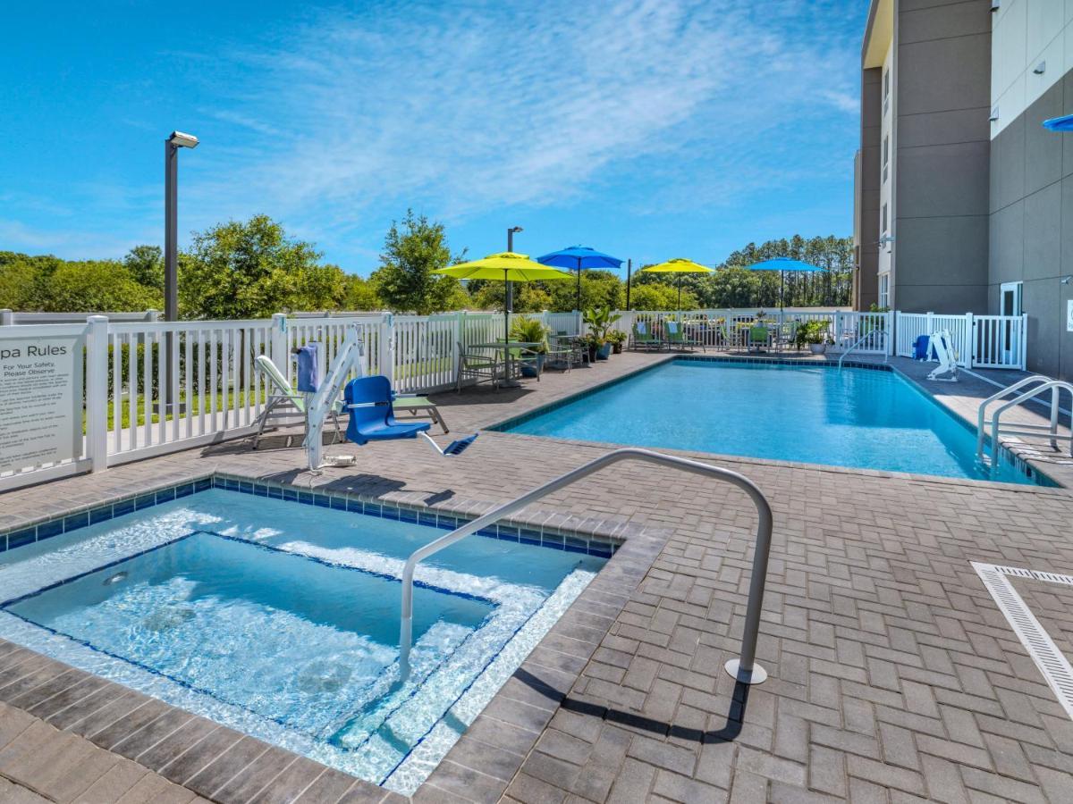 Holiday Inn Express & Suites - Ruskin By Ihg Exterior photo
