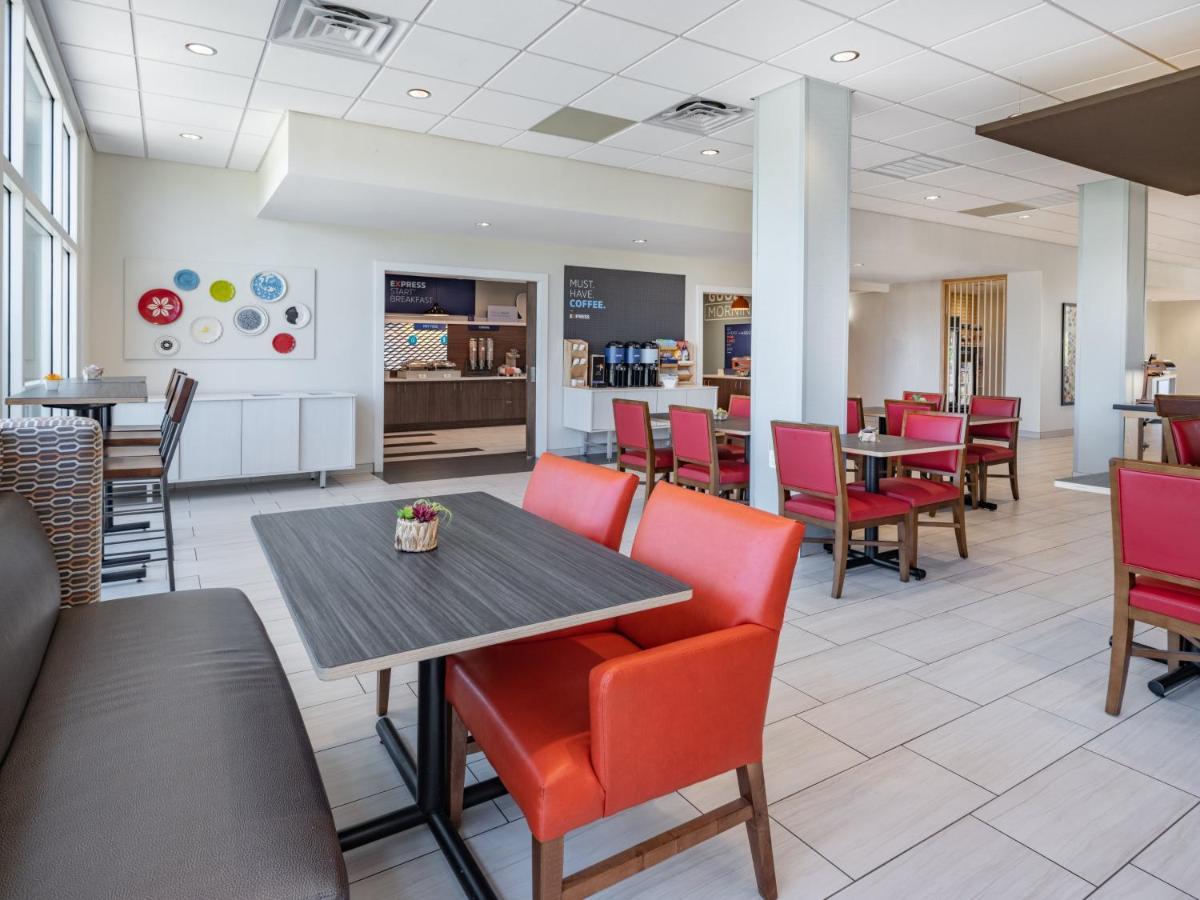 Holiday Inn Express & Suites - Ruskin By Ihg Exterior photo