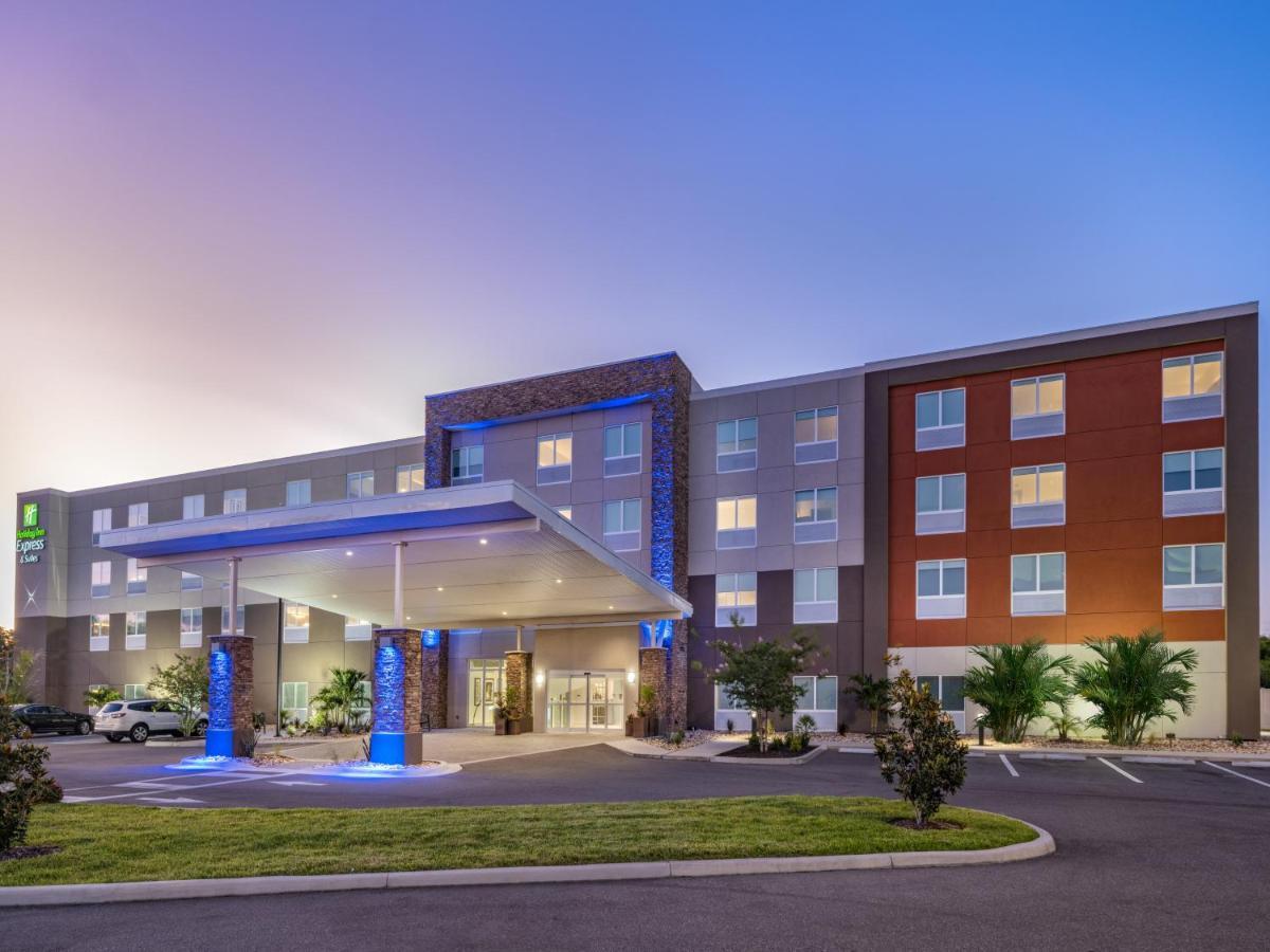 Holiday Inn Express & Suites - Ruskin By Ihg Exterior photo