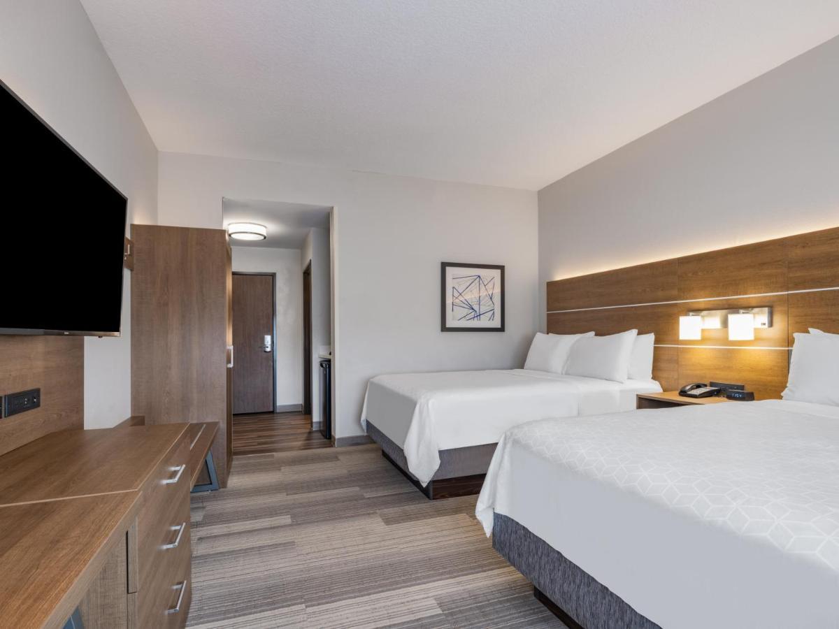 Holiday Inn Express & Suites - Ruskin By Ihg Exterior photo