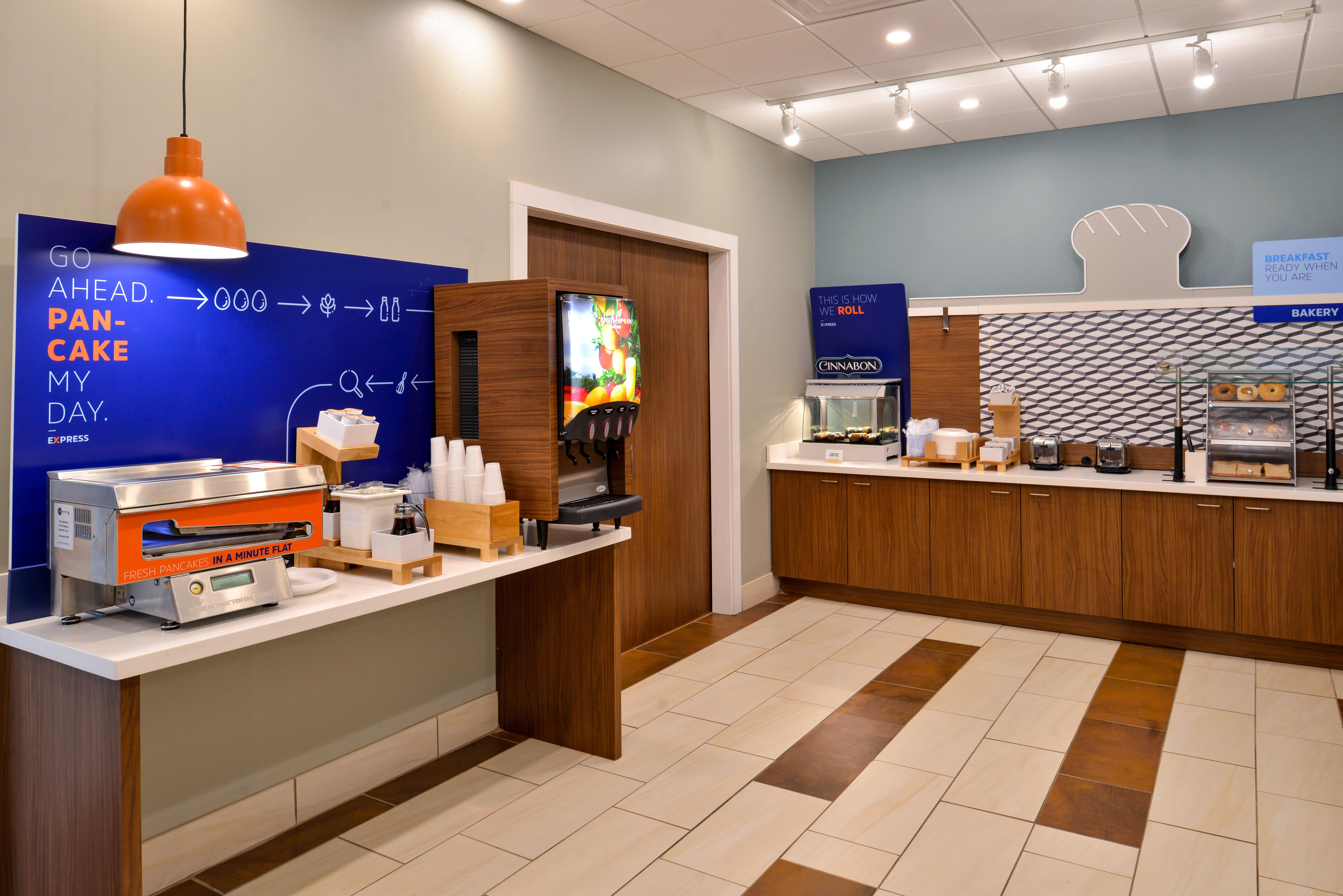 Holiday Inn Express & Suites - Ruskin By Ihg Exterior photo