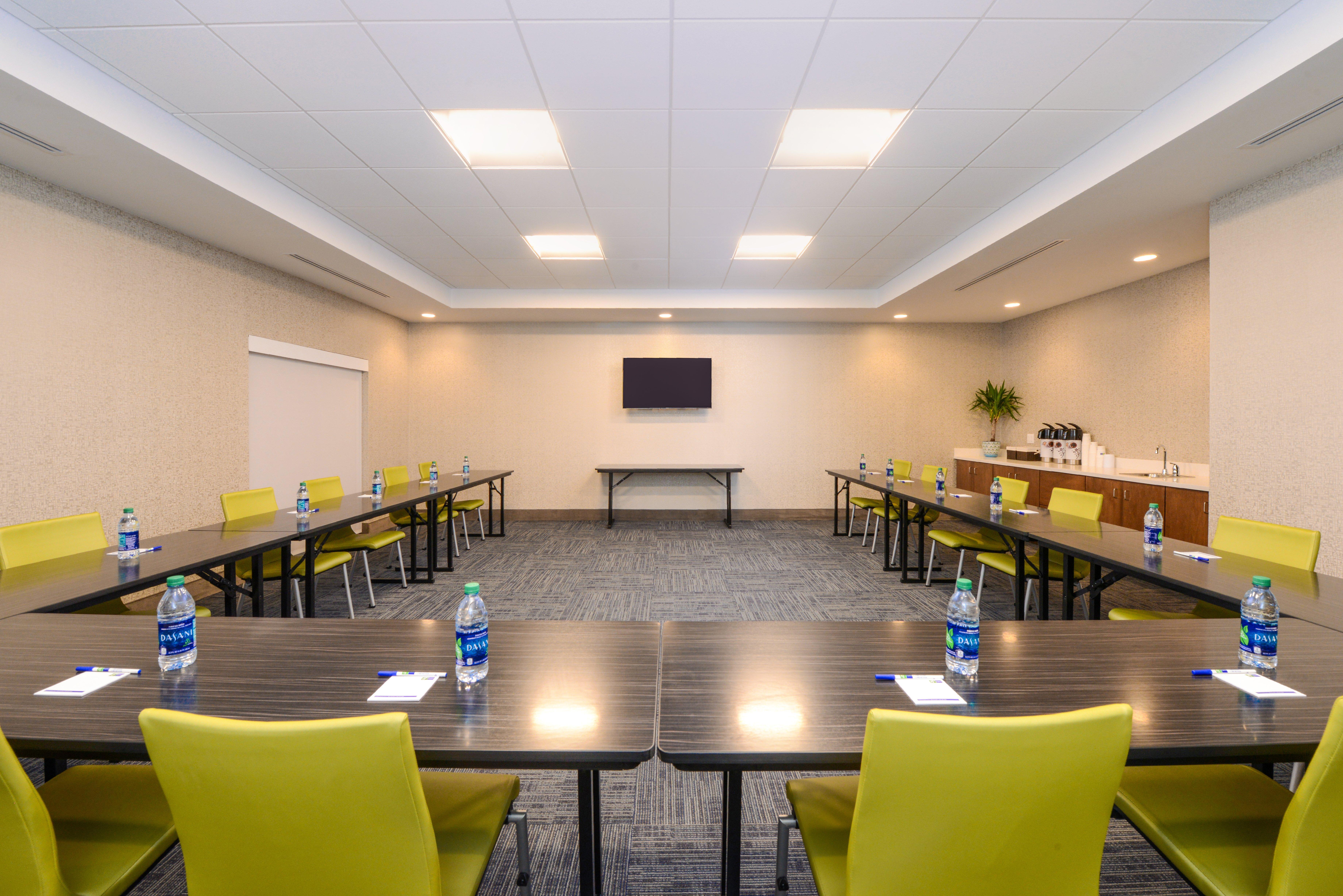 Holiday Inn Express & Suites - Ruskin By Ihg Exterior photo