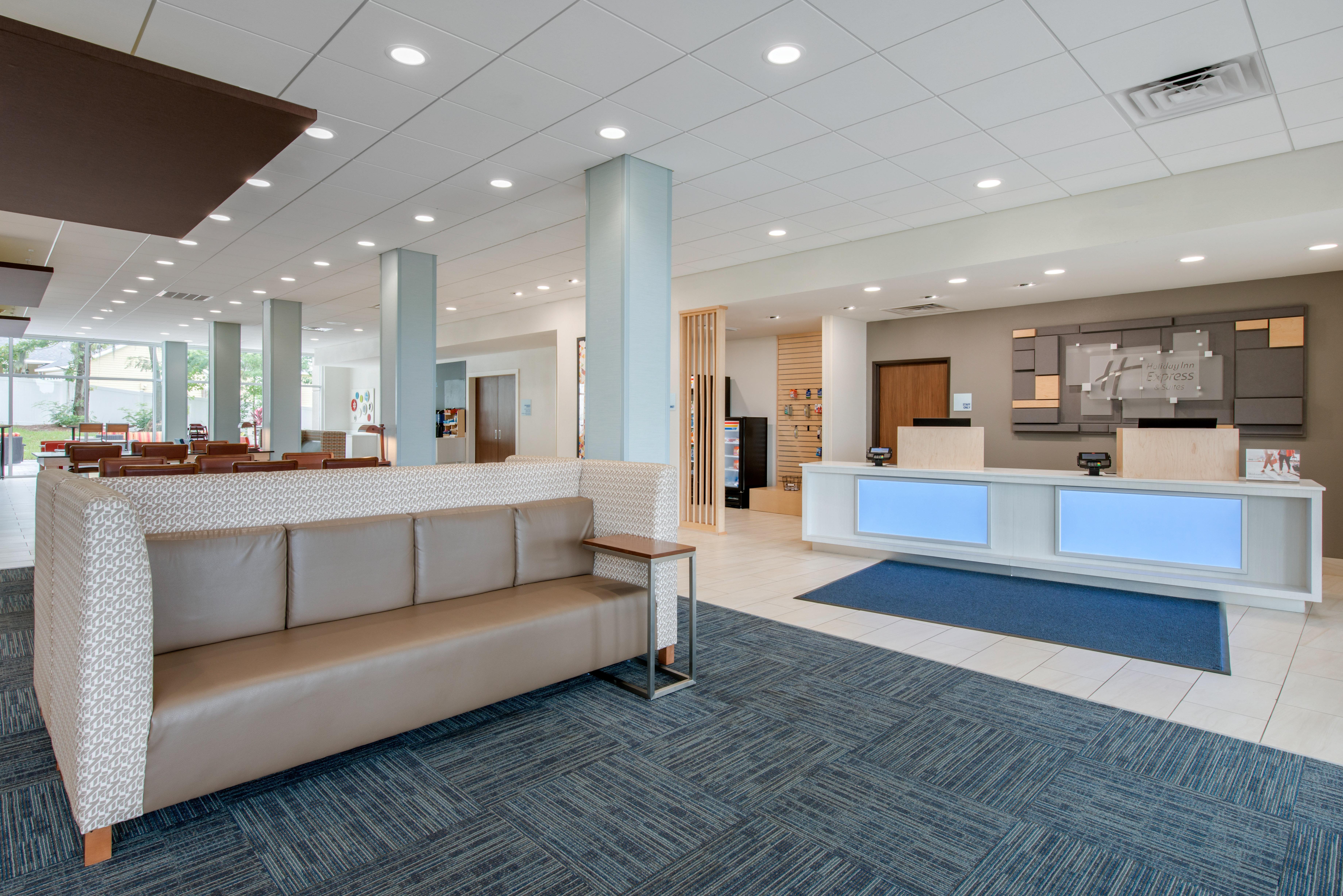 Holiday Inn Express & Suites - Ruskin By Ihg Exterior photo