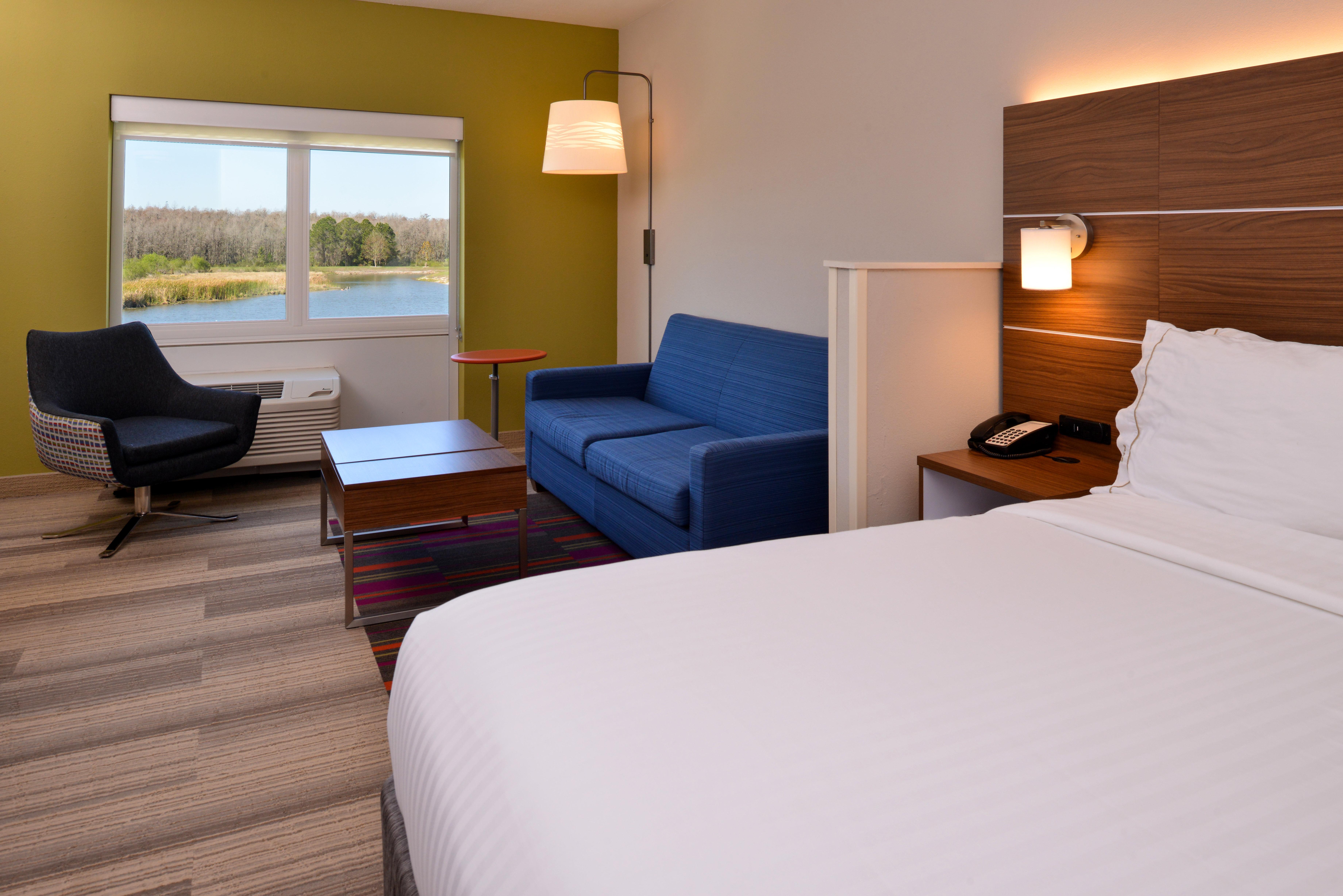 Holiday Inn Express & Suites - Ruskin By Ihg Exterior photo