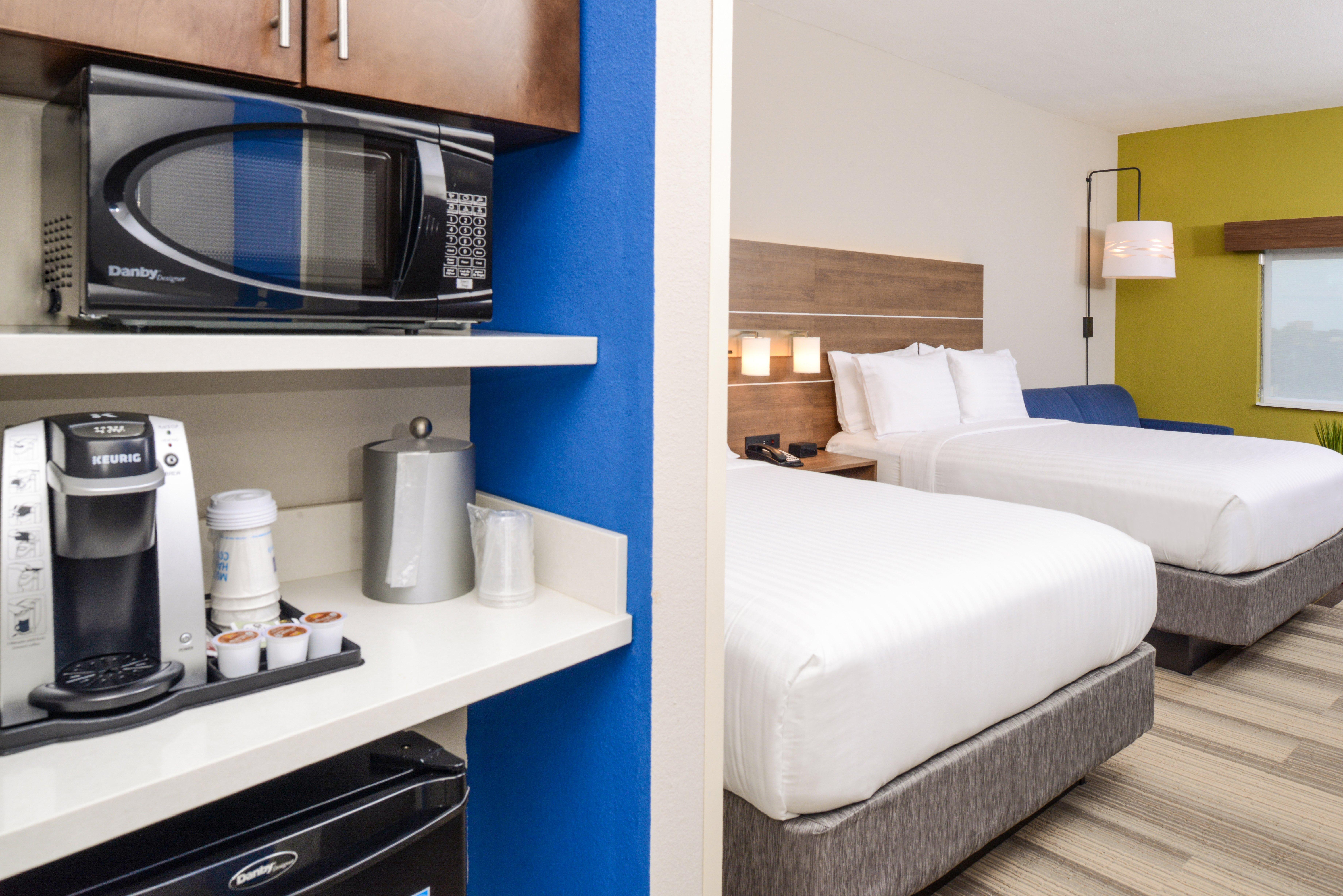 Holiday Inn Express & Suites - Ruskin By Ihg Exterior photo